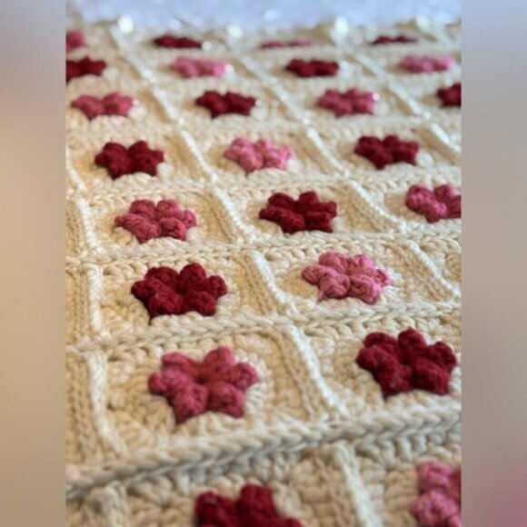 Vintage Granny Square 3D Floral Throw Afgh Knit Blanket with 2 Matching Pillows - Picture 5 of 16